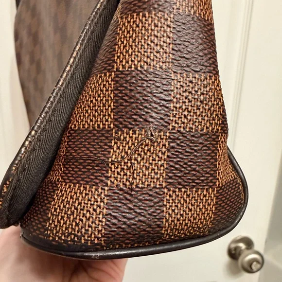 *Beautiful* Authentic Louis Vuitton - Damier Ebene Messenger Bag - Picture 10 of 16